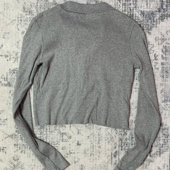 Brandy Melville Gray Ribbed Long Sleeve Top - Picture 2 of 8